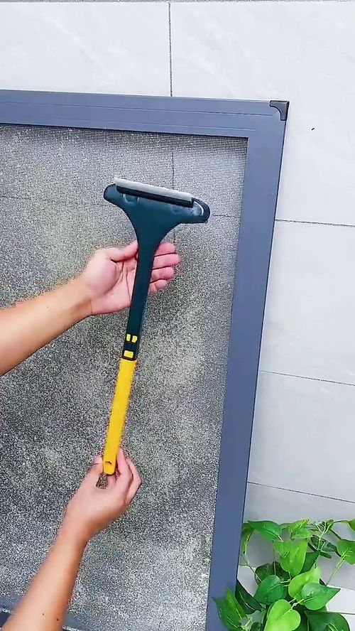 紗窗清潔新利器 一面刷兩面凈，還能變身玻璃擦